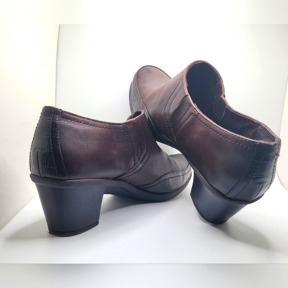 Sz 10M Brown Leather Slip On Ankle Block Heel Boots